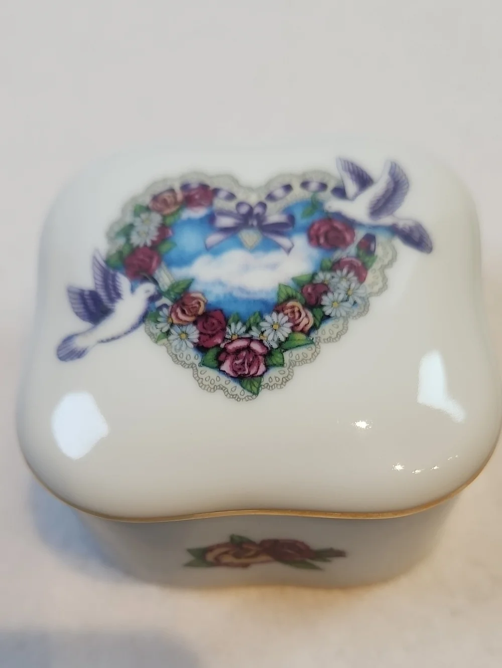 The 1985 Worlds Favorite Love Songs Trinket Box Music Collection 